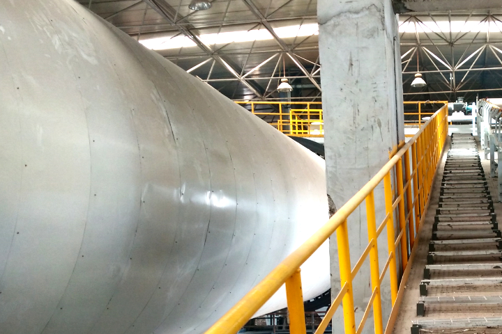 礦石烘干機(jī)是東鼎干燥針對(duì)冶金建材行業(yè)推出的專用烘干設(shè)備，具有產(chǎn)能大、耐磨損、熱能消耗低、自動(dòng)化程度高的特點(diǎn)。