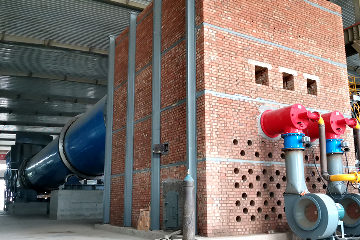 白酒糟烘干機采用新型熱風設備，烘干機集打散防腐清理于一體，清潔排放。