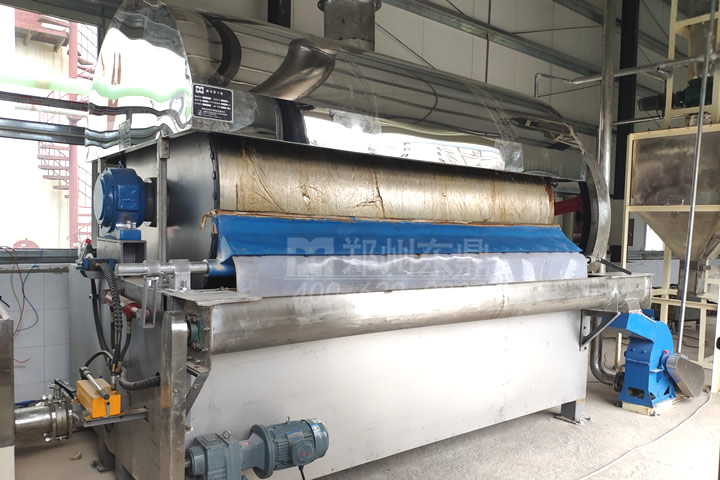 酵母中含有益的活性菌體，東鼎蒸汽余熱酵母烘干機通過低溫干燥技術(shù)實現(xiàn)酵母高效利用。