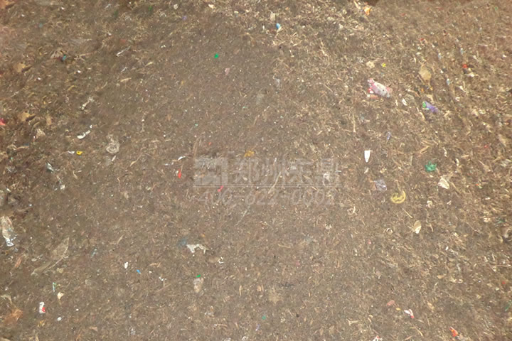 生活垃圾烘干機是鄭州東鼎針對人們日常生活過程中產生的垃圾固廢（其中包括樹枝、布料碎片、塑料、木塊、植物莖葉等）進行處理利用開發(fā)的一種專用烘干設備。